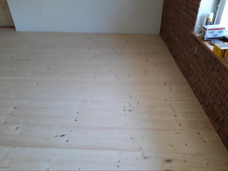 Dřevěná podlaha v domácnosti